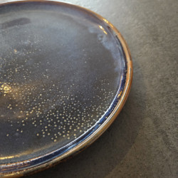 détails assiette bleue - location